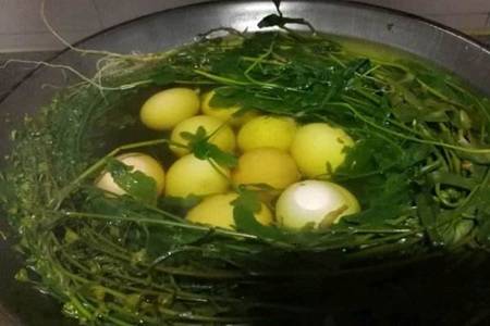 地菜煮鸡蛋自然之味，健康之选