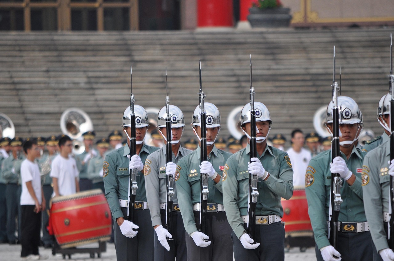 台名嘴解读解放军无预兆实弹演习背后的深层意义